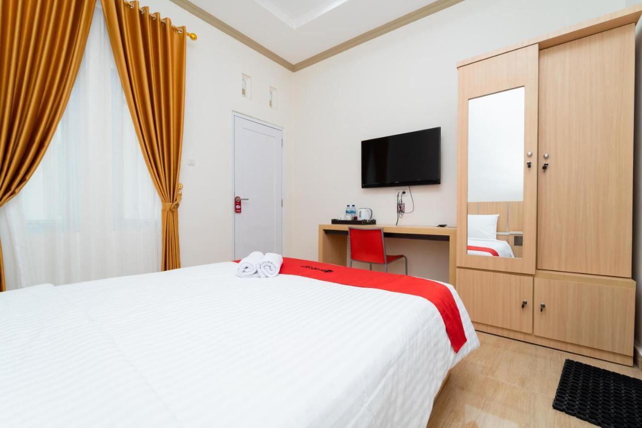 Hotel Reddoorz Near Griya Agung Palembang à Talang Kelapa Extérieur photo
