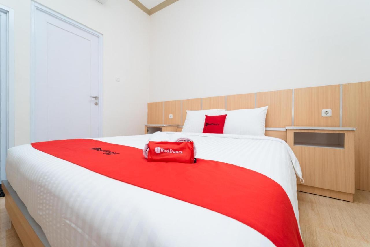 Hotel Reddoorz Near Griya Agung Palembang à Talang Kelapa Extérieur photo