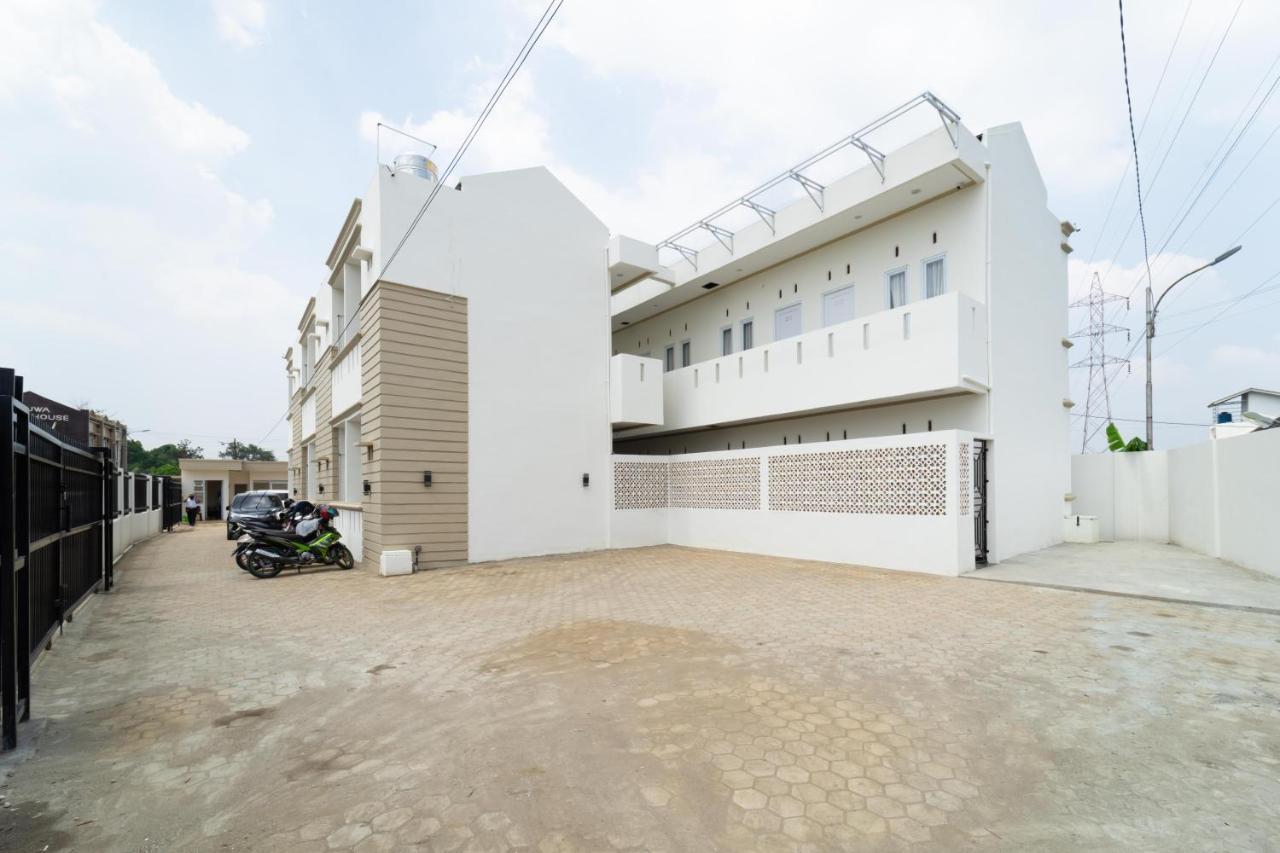 Hotel Reddoorz Near Griya Agung Palembang à Talang Kelapa Extérieur photo