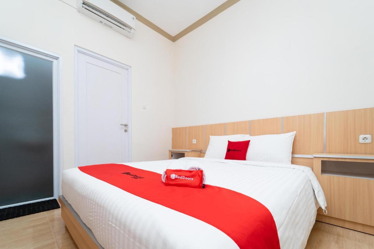 Hotel Reddoorz Near Griya Agung Palembang à Talang Kelapa Extérieur photo