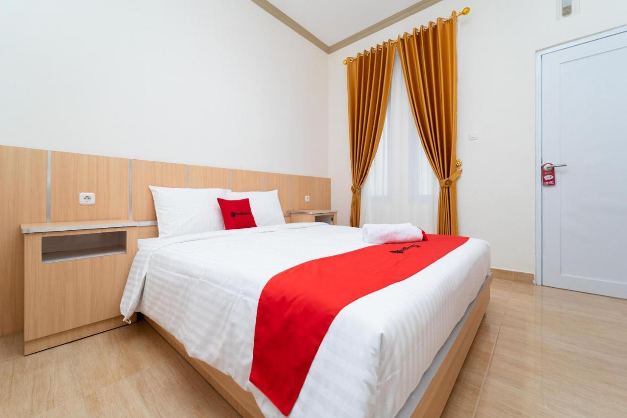Hotel Reddoorz Near Griya Agung Palembang à Talang Kelapa Extérieur photo