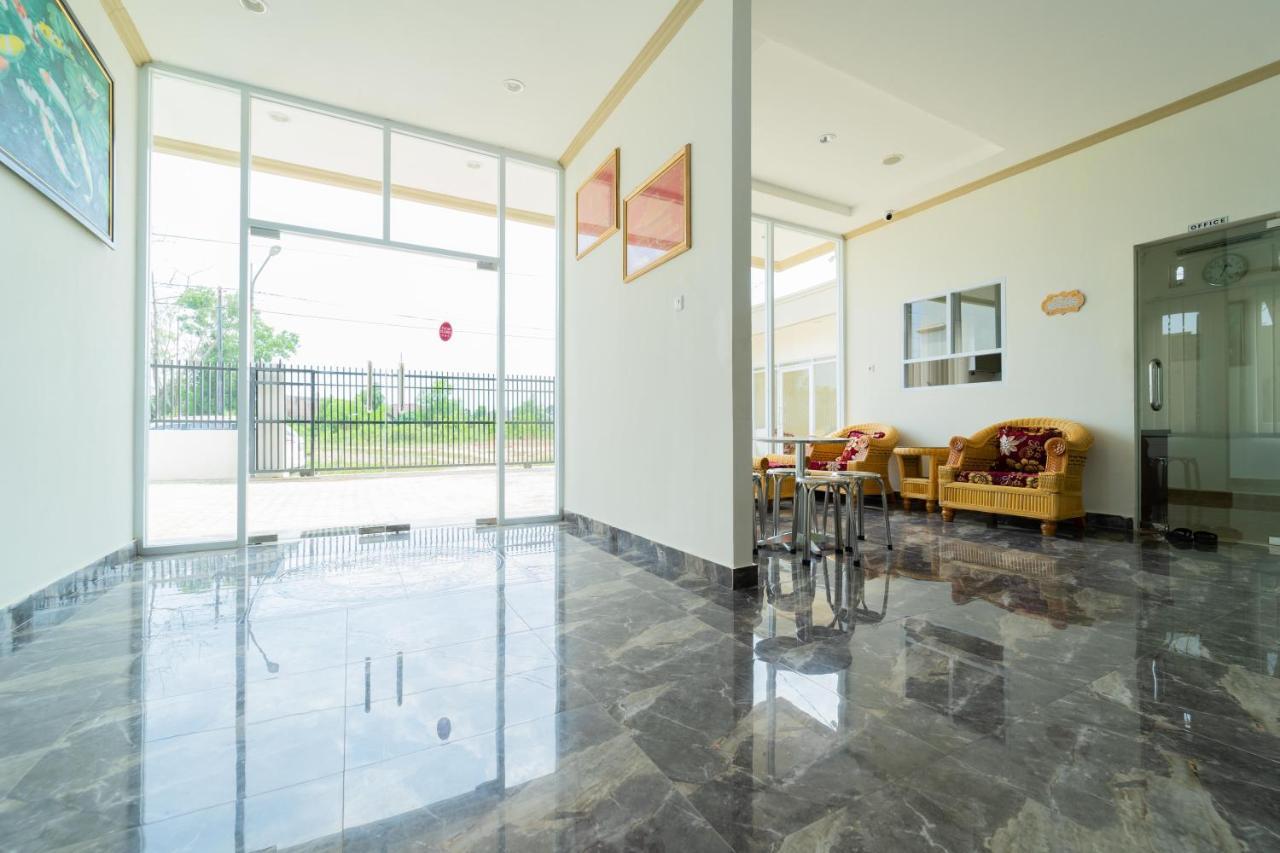 Hotel Reddoorz Near Griya Agung Palembang à Talang Kelapa Extérieur photo