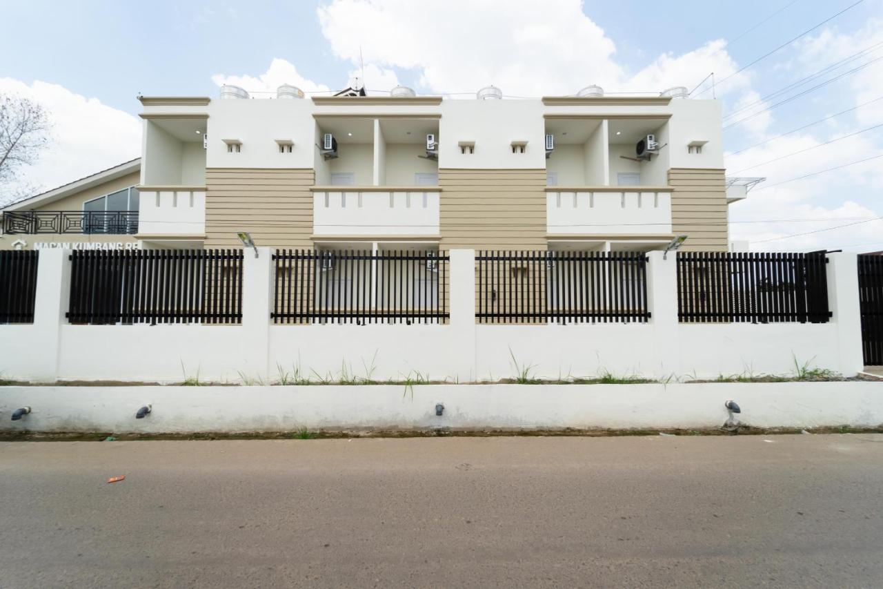 Hotel Reddoorz Near Griya Agung Palembang à Talang Kelapa Extérieur photo