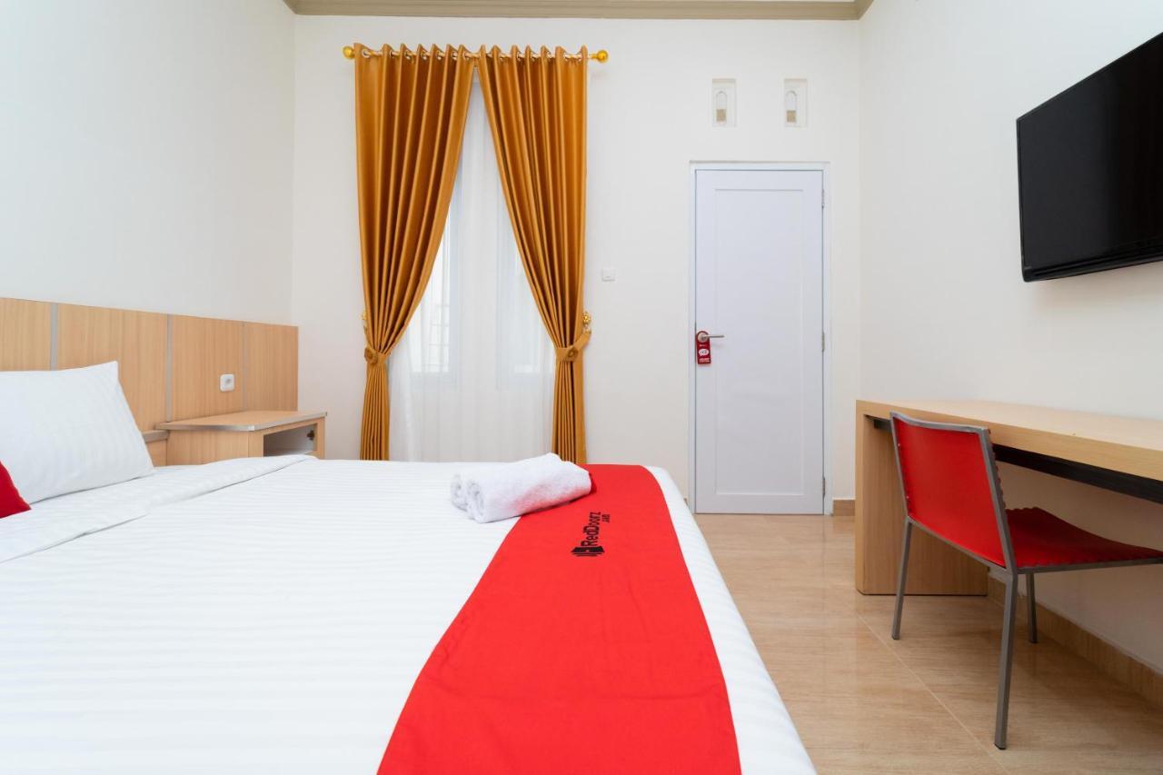 Hotel Reddoorz Near Griya Agung Palembang à Talang Kelapa Extérieur photo
