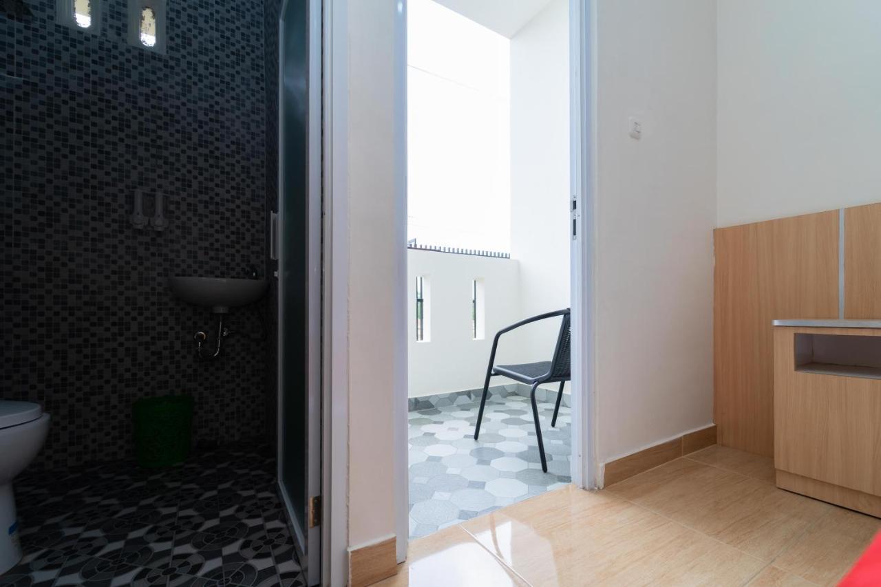Hotel Reddoorz Near Griya Agung Palembang à Talang Kelapa Extérieur photo